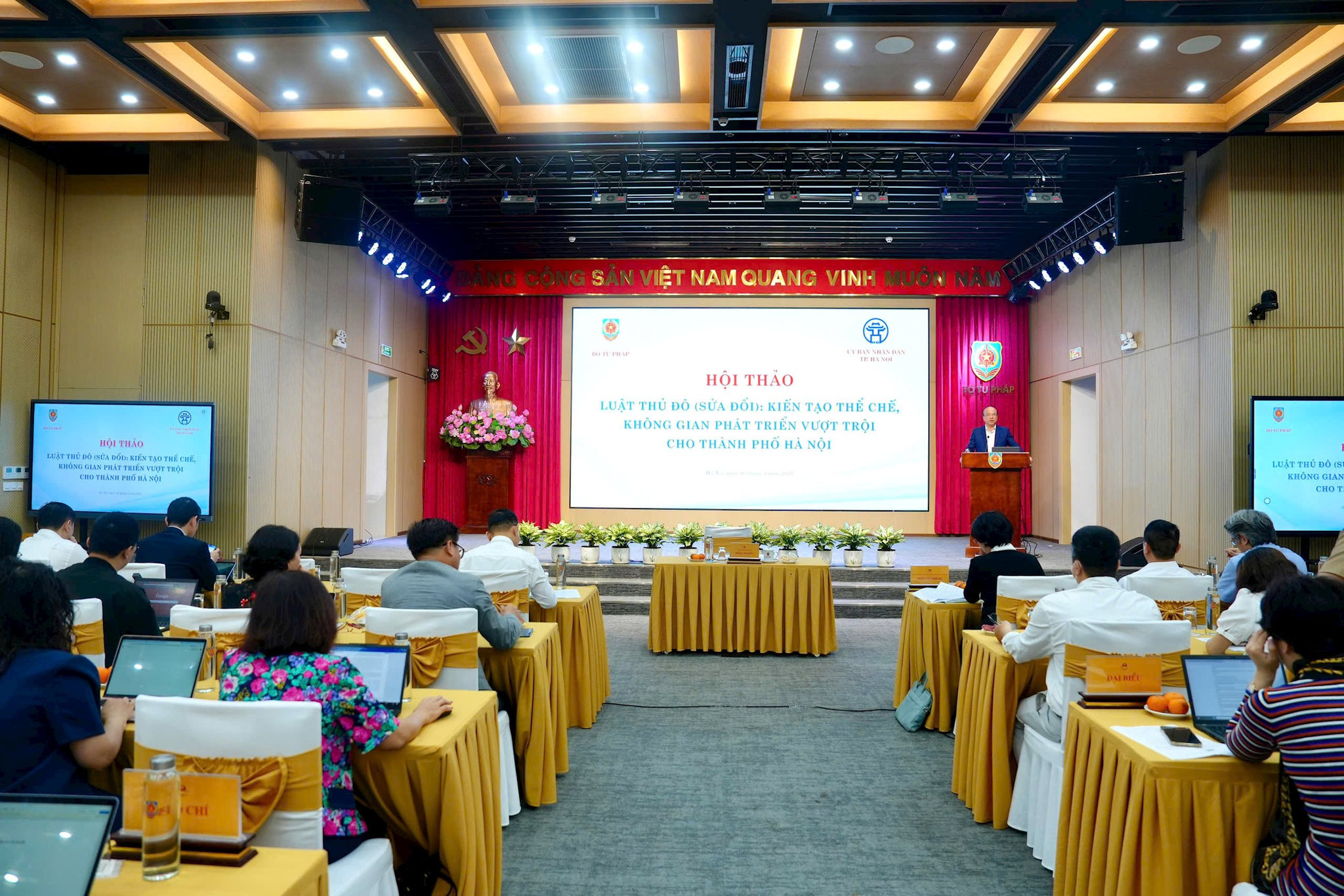 quang-canh-hoi-thao.jpg