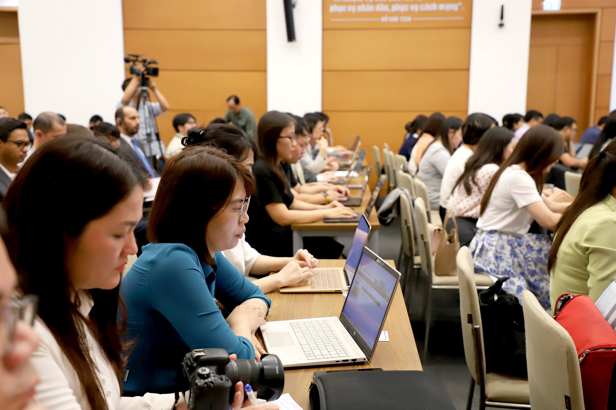 hop-bao-ky-hop-thu-nhat-qhxvi-3-.jpg