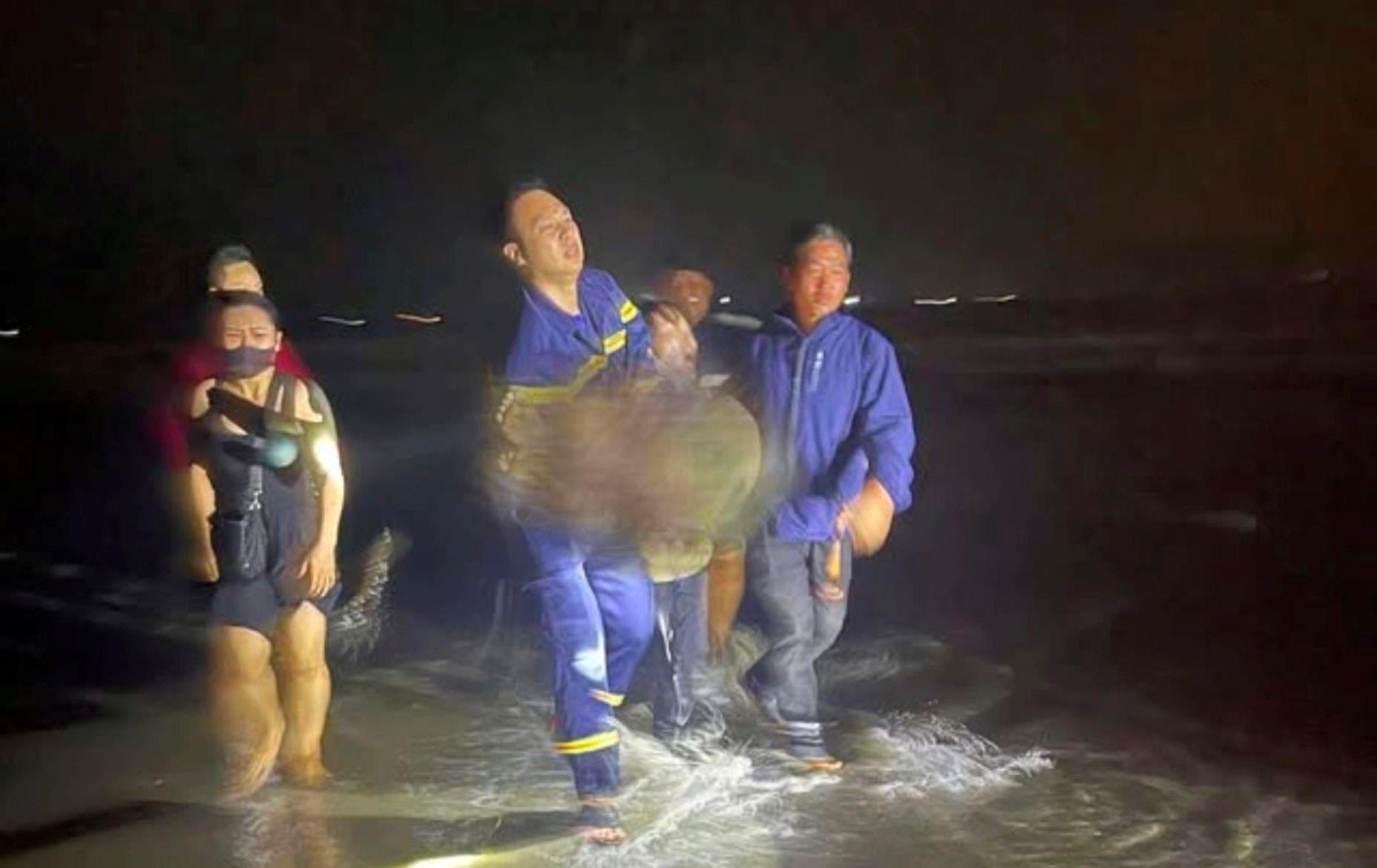 Tìm thấy thi thể hai cháu bé mất tích khi đi tắm biển ở Thanh Hóa