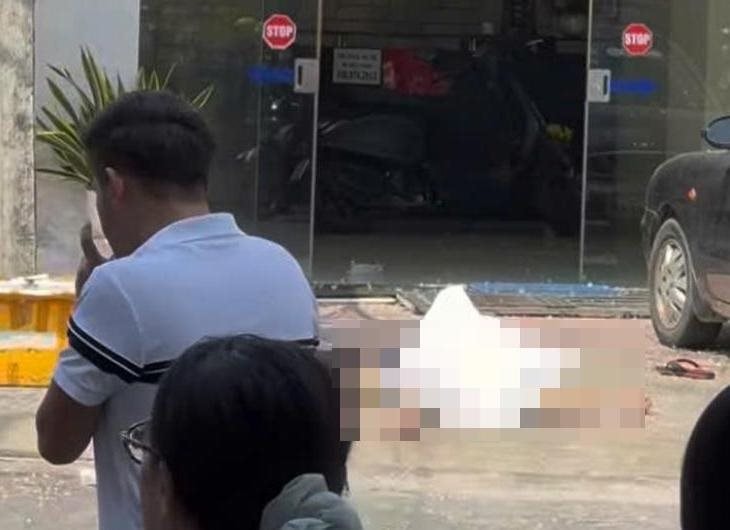 Nam thanh niên rơi từ tầng 7 may mắn thoát chết