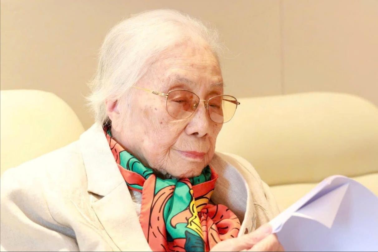 Giải mã cuộc đấu trí lịch sử tại Paris qua hai ấn phẩm đặc biệt