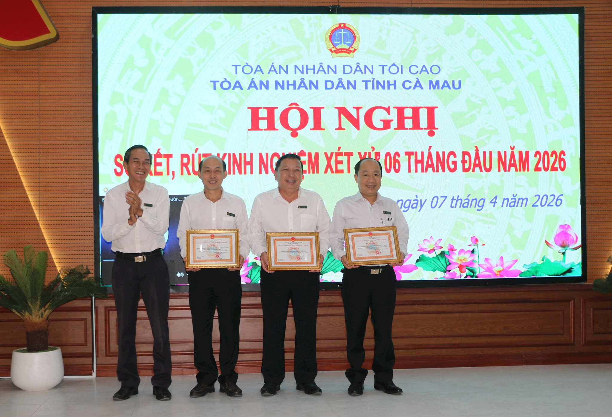 6.-khen-thuong-tap-the.jpg
