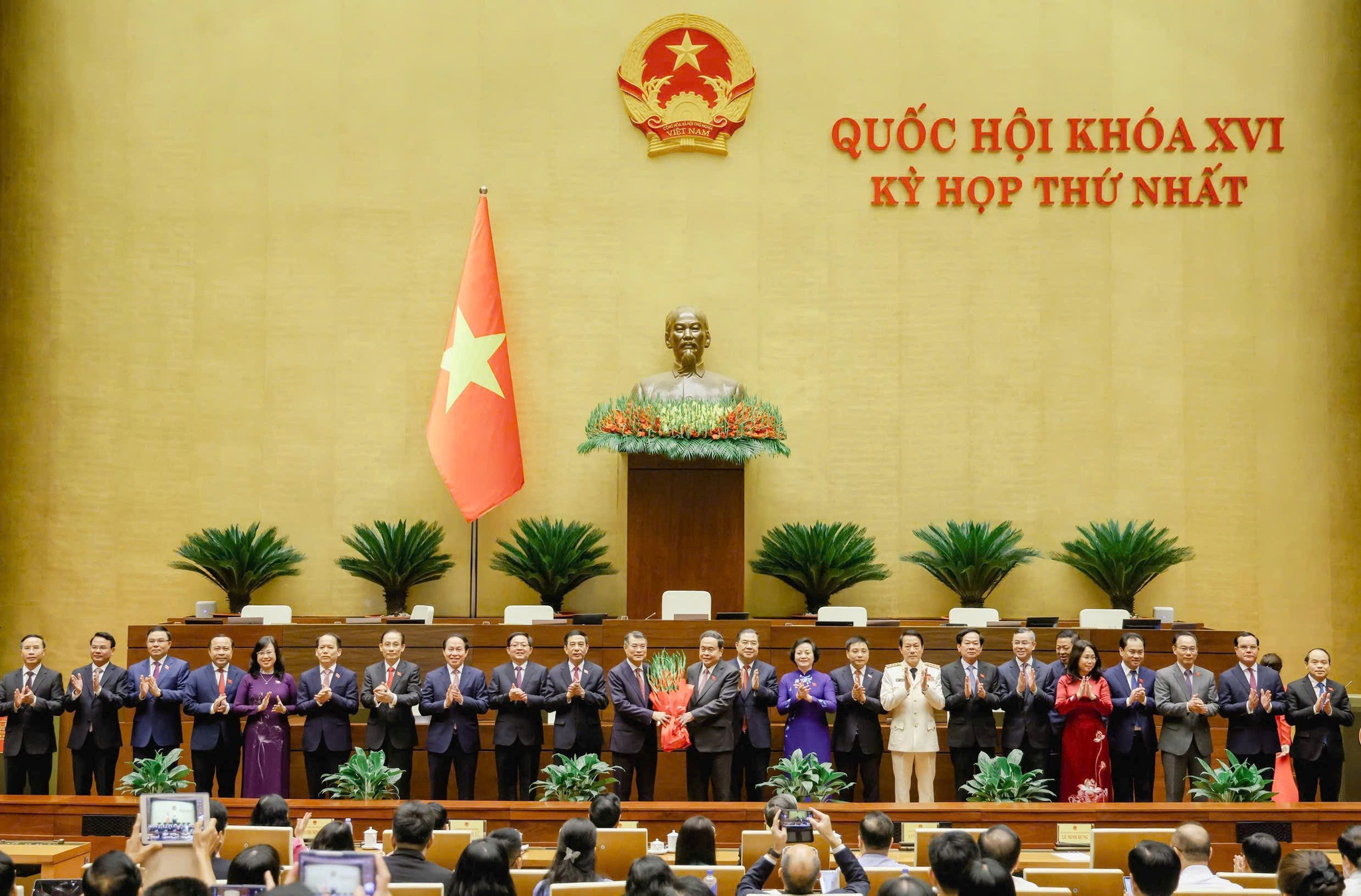 danh-sach-14-bo-truong.jpg