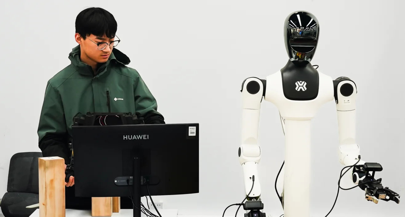 huan-luyen-robot-bang-video-ai.jpg