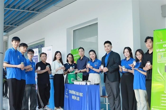 tuoi-tre-truong-dai-hoc-dien-luc-lan-toa-thong-diep-song-xanh-epu2.jpg
