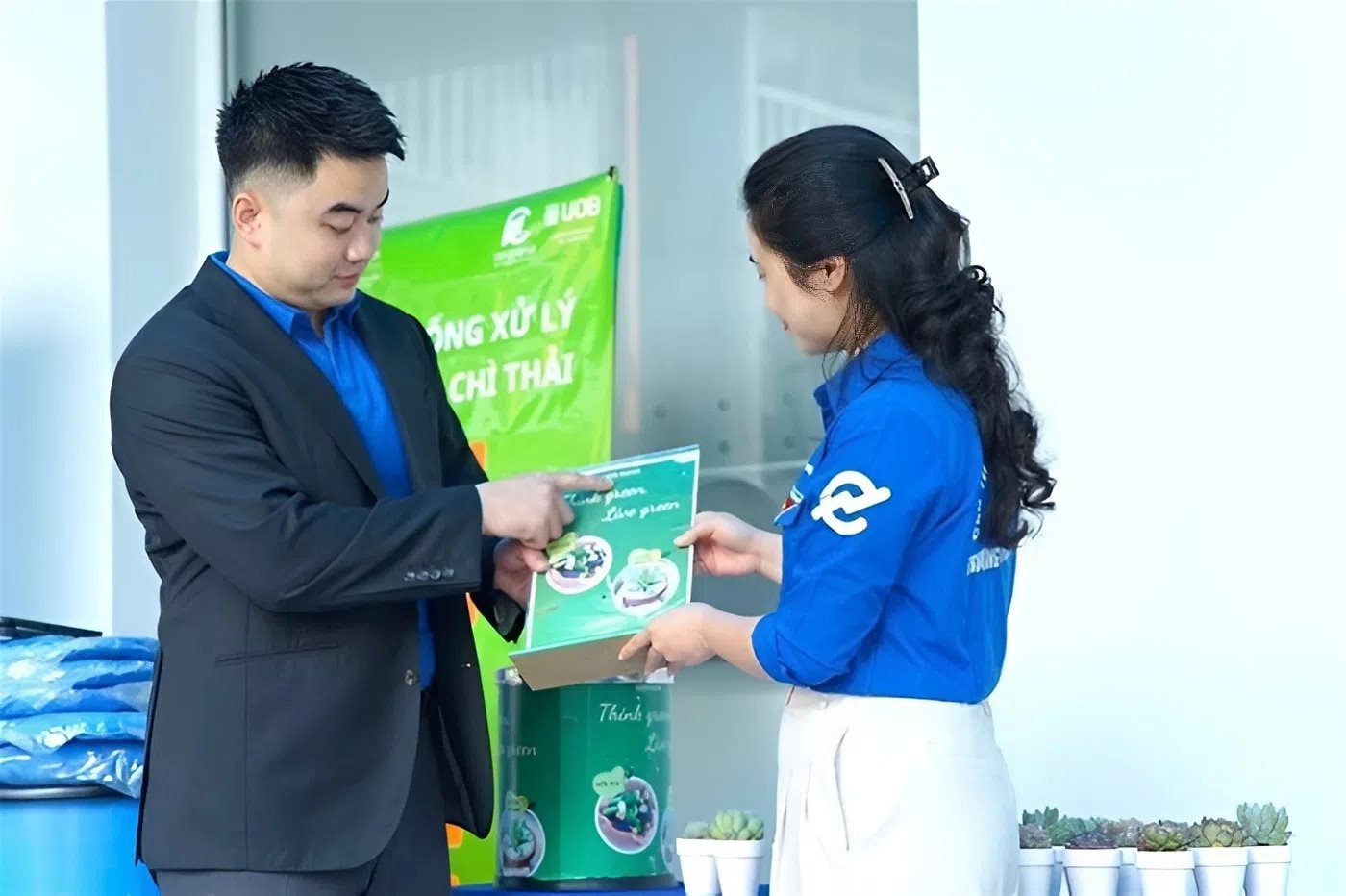 tuoi-tre-truong-dai-hoc-dien-luc-lan-toa-thong-diep-song-xanh-epu4.jpg
