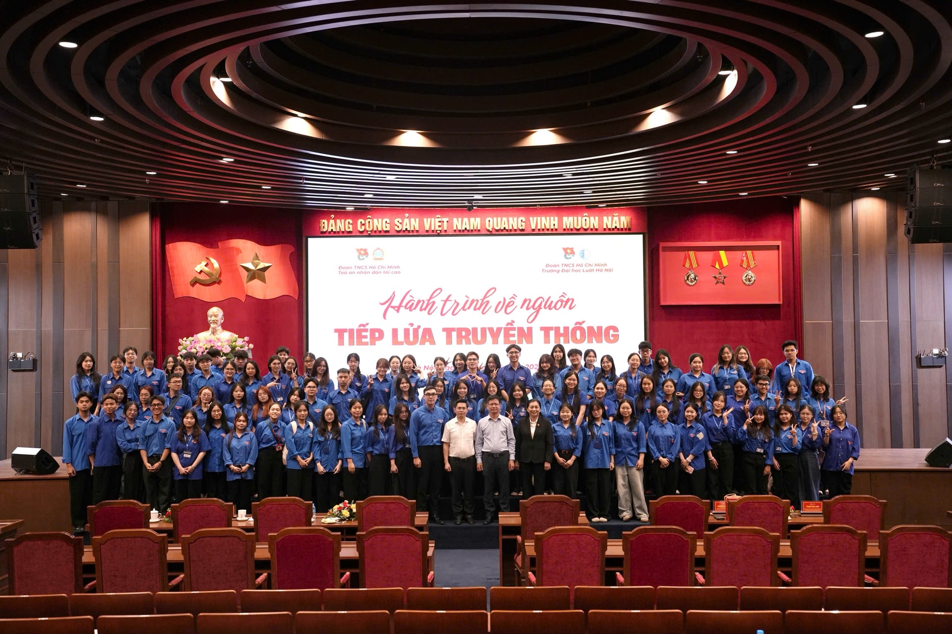 Hành trình về nguồn - Tiếp lửa truyền thống