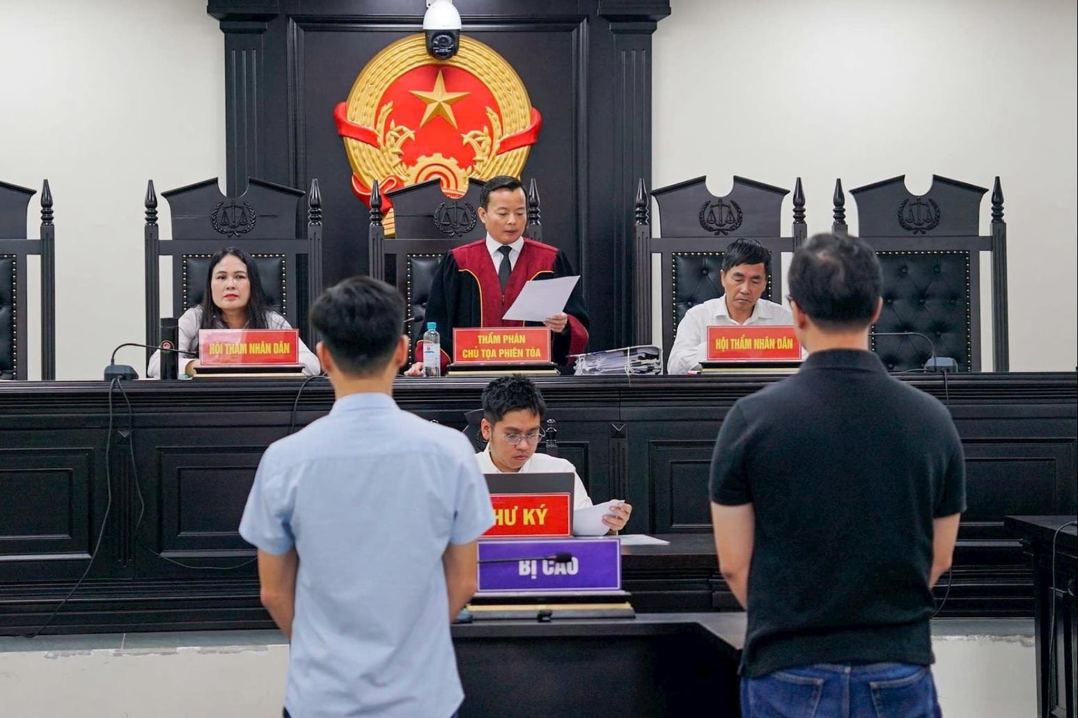 Hai cựu cán bộ hầu tòa trong vụ cháy làm 15 người chết