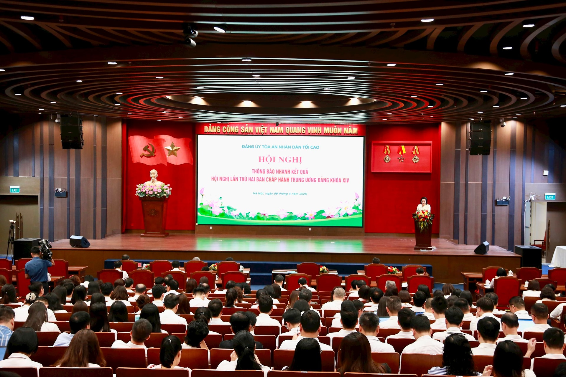 Hội nghị thông báo nhanh kết quả Hội nghị lần thứ hai Ban Chấp hành Trung ương Đảng khóa XIV