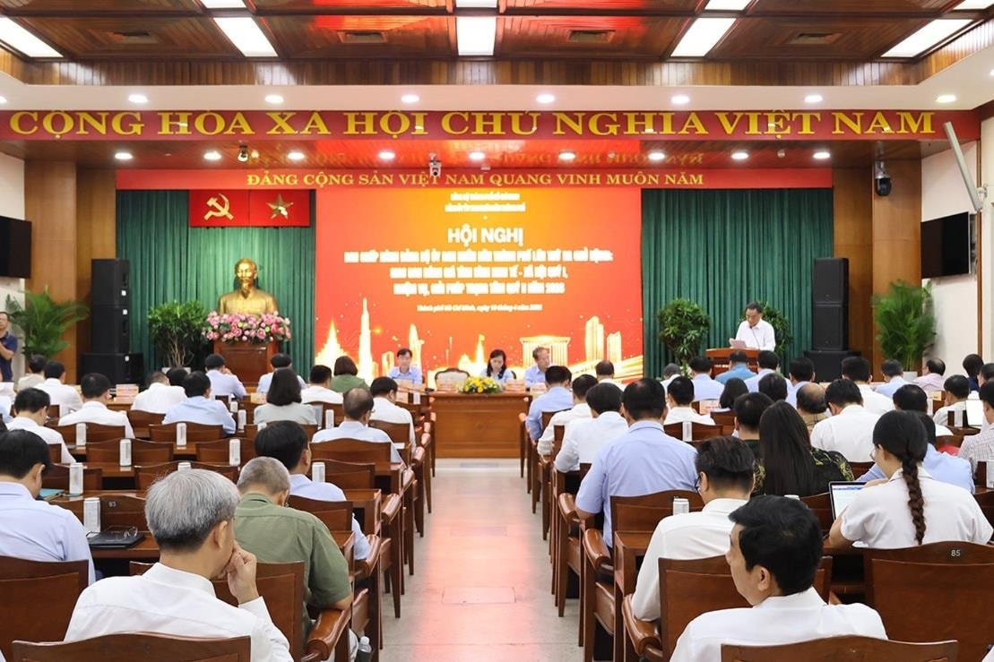 Tăng trưởng 8,27%, TP.HCM yêu cầu hành động quyết liệt hơn