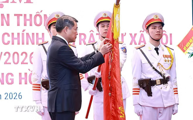 ttxvn-thu-tuong-le-minh-hung-du-le-ky-niem-80-nam-ngay-truyen-thong-luc-luong-canh-sat-quan-ly-hanh-chinh-ve-trat-tu-xa-hoi-7.jpg