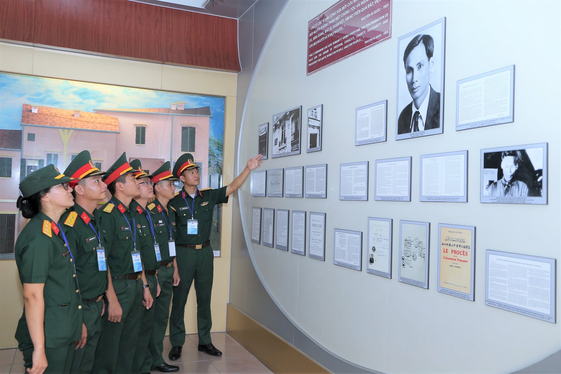 anh-ben-nha-rong-2.jpg