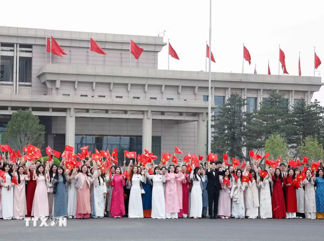 ttxvn-tong-bi-thu-chu-tich-nuoc-den-bac-kinh-bat-dau-tham-cap-nha-nuoc-den-trung-quoc-4.jpg