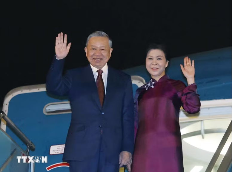 tong-bi-thu-to-lam-va-phu-nhan.png