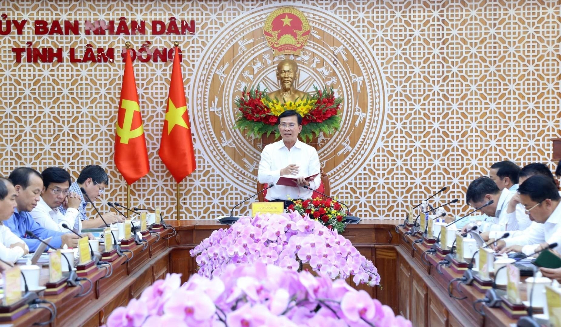 1-quang-canh-buoi-hop-tham-dinh-cac-du-an.jpeg