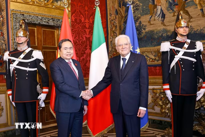 Chủ tịch Quốc hội Trần Thanh Mẫn hội kiến Tổng thống Italy Sergio Mattarella. (Ảnh: Doãn Tấn/TTXVN)