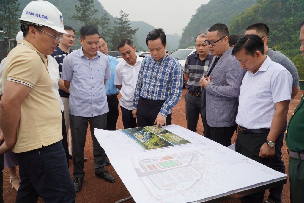 163947_kiem_tra_ban_ve_thiet_ke_truong_tong_cot_17550116.jpg