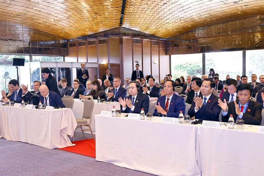 vna-potal-chu-tich-quoc-hoi-tran-thanh-man-du-toa-dam-chinh-sach-thuc-day-hop-tac-viet-nam-tho-nhi-ky-8705800.jpg