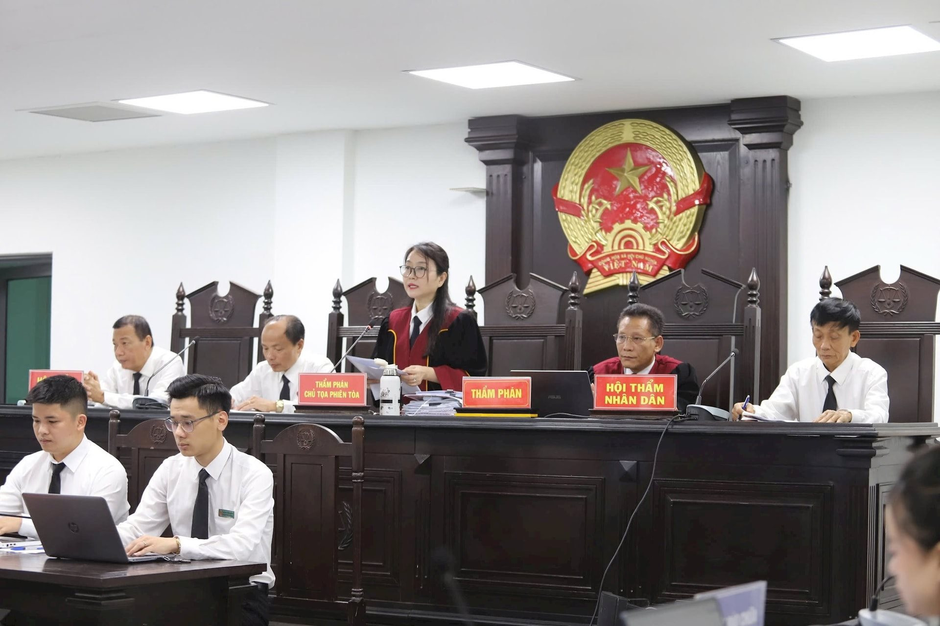 hoi_tham_nhan_dan_5.jpg