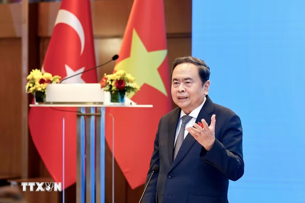 Chủ tịch Quốc hội Trần Thanh Mẫn gặp gỡ cộng đồng người Việt tại Thổ Nhĩ Kỳ- Ảnh 2. Chủ tịch Quốc hội Trần Thanh Mẫn gặp gỡ cộng đồng người Việt tại Thổ Nhĩ Kỳ- Ảnh 2.