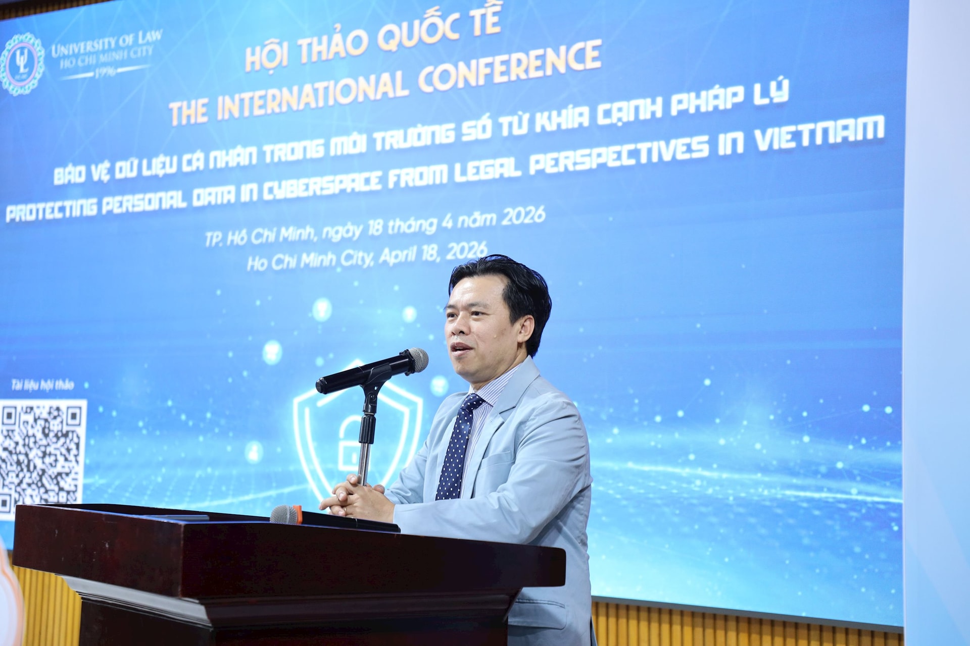 gs.ts.-do-van-dai-pho-hieu-truong-ulaw-phat-bieu-khai-mac-1-.jpg