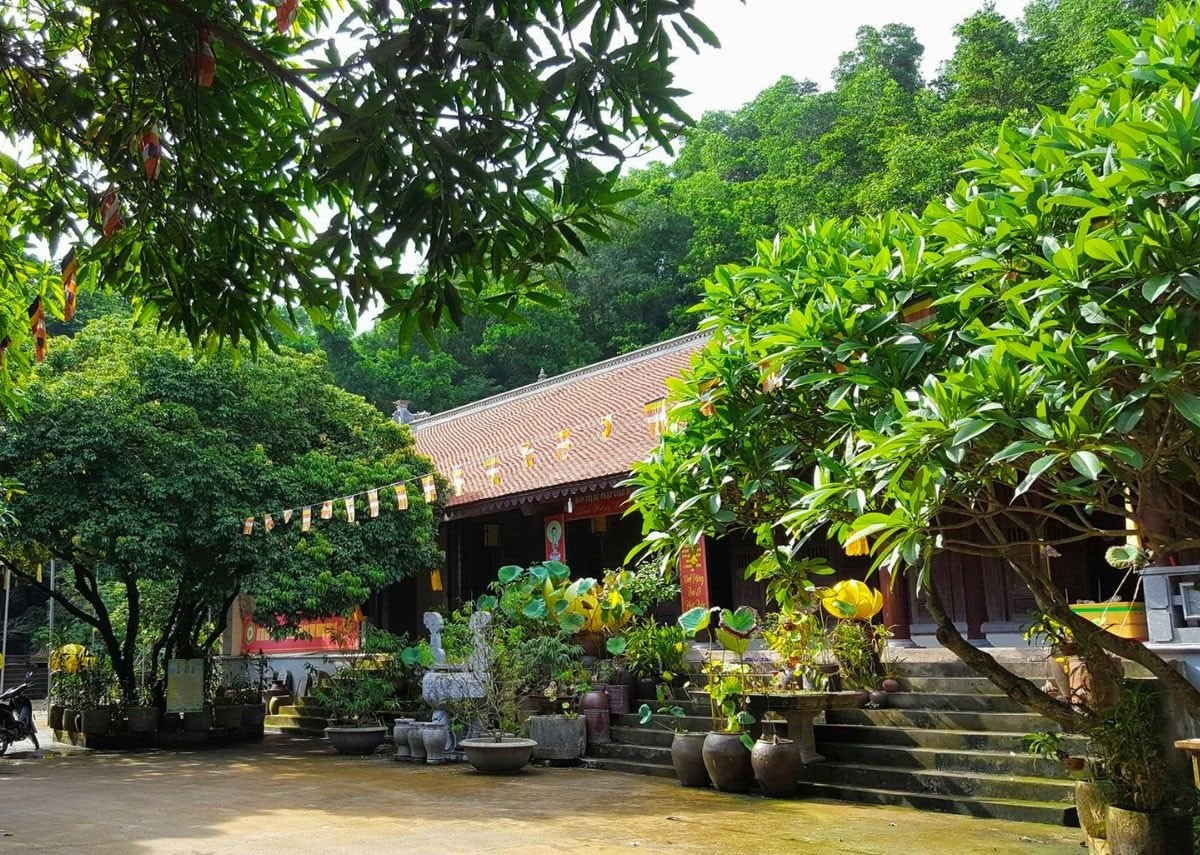 khong-gian-chua-nham-duong-hai-phong.jpg