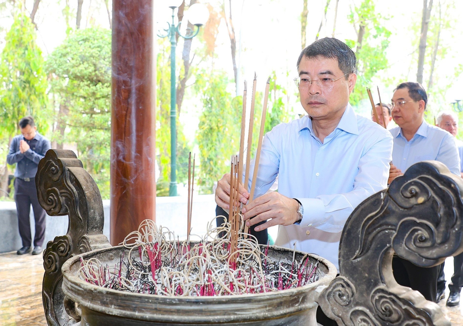 thu-tuong_le_minh_hung_dang_huong_tai_ha_tinh_2.jpg