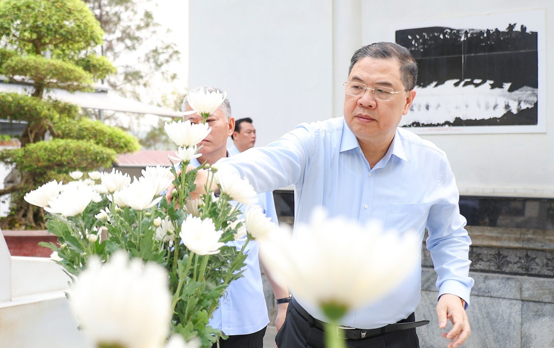 thu-tuong_le_minh_hung_dang_huong_tai_ha_tinh_3jpg.jpg