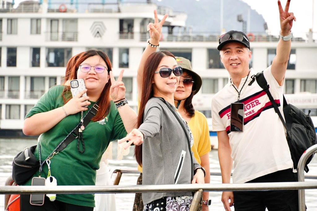 Vận hành tuyến tàu du lịch kết nối Vịnh Hạ Long - Vịnh Lan Hạ