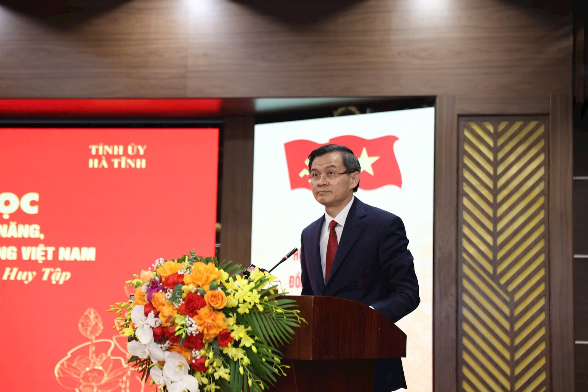 hoi_thao_khoa_hoc_ha_huy_tap_2.jpg