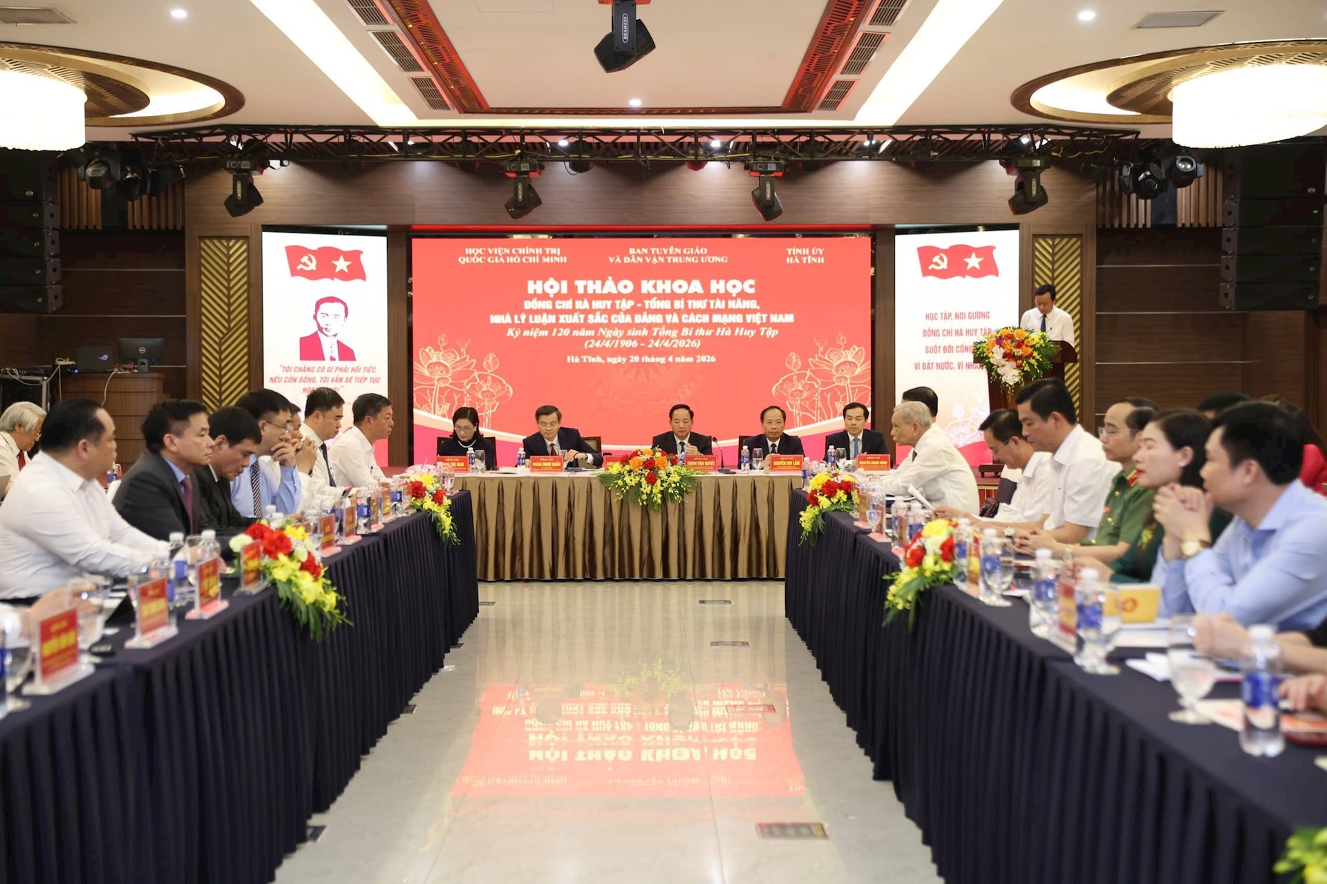hoi_thao_khoa_hoc_ha_huy_tap_3.jpg