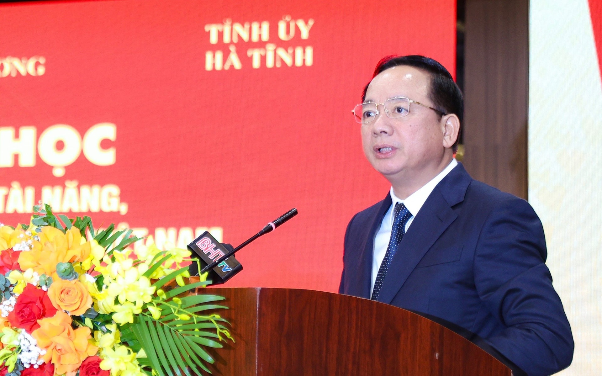 hoi_thao_khoa_hoc_ha_huy_tap_7.jpg