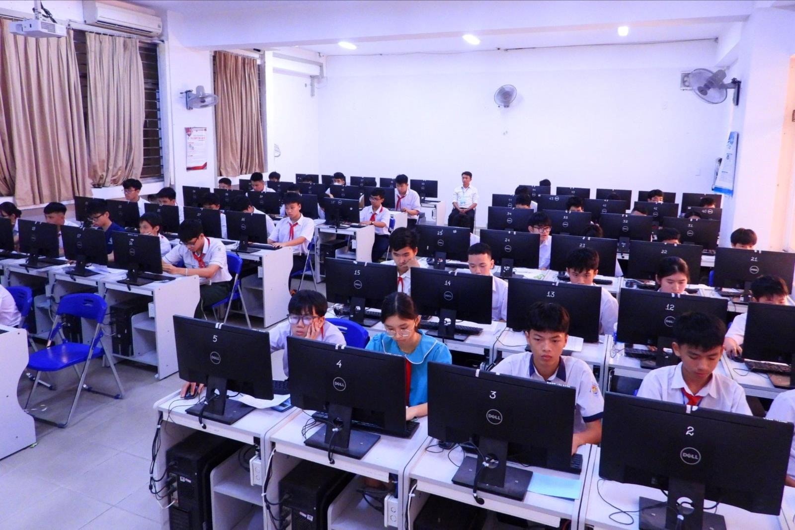 1-toan-canh(1).jpg