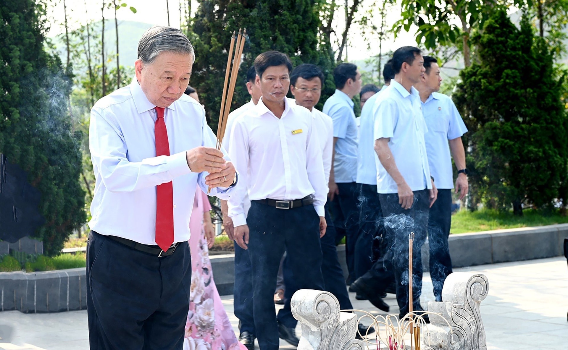 tong_bi_thu_to_lam_dang_huong_ha_tinh_3.jpg