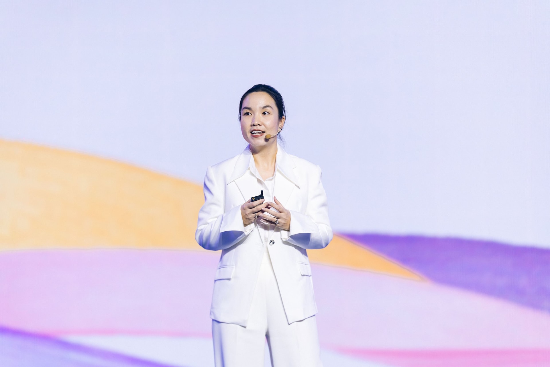 ba-nguyen-truong-kim-phuong-pho-tong-giam-doc-masan-consumer-chia-se-ve-san-pham-lau-tam-hoa-omachi-moi.jpg