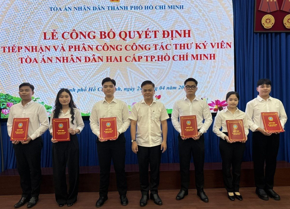 cong-quyet-dinh-thu-ky-tphcm.jpg