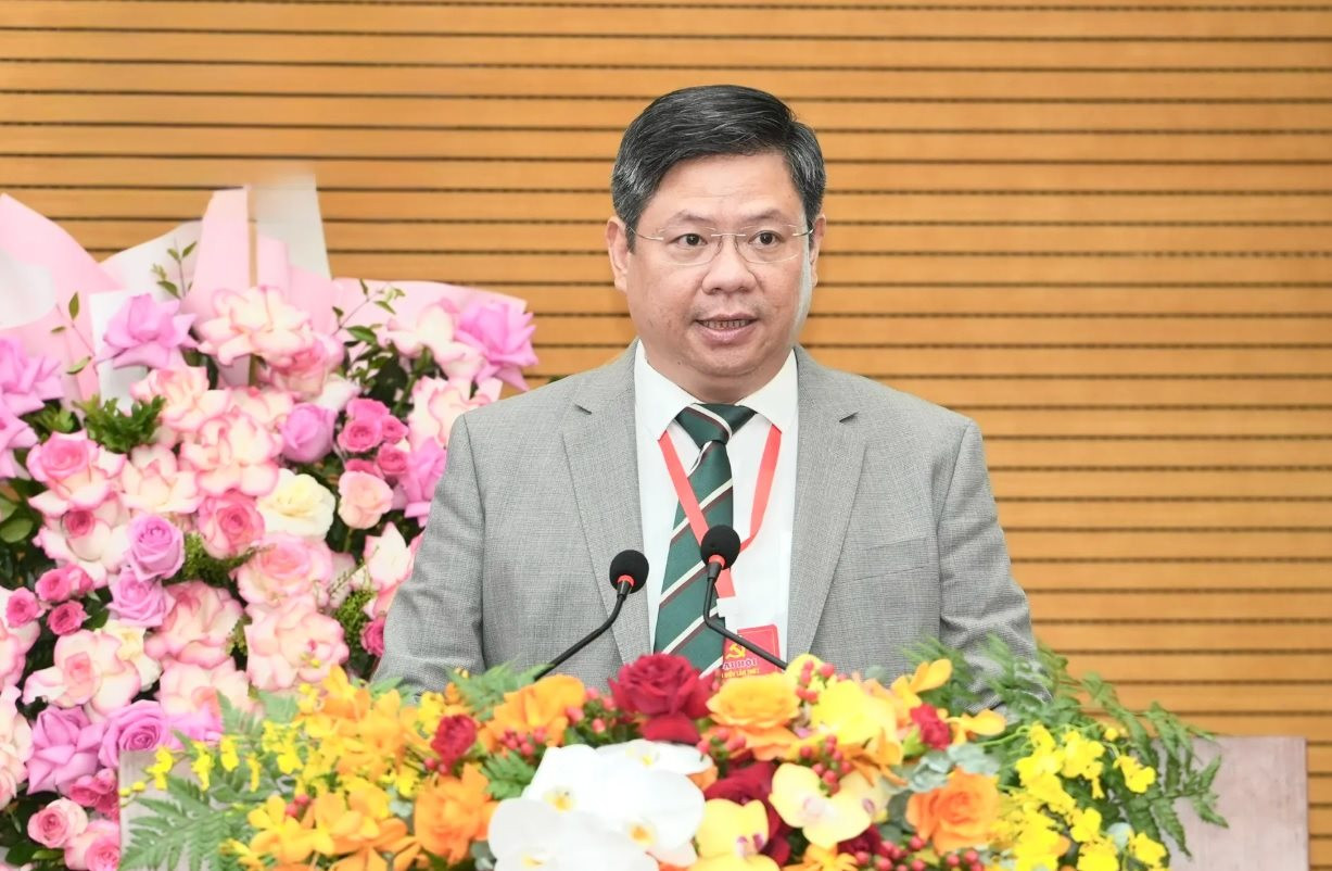 dong-chi-nguyen-anh-quan-bi-thu-dang-uy-chu-tich-hdnd-phuong-o-cho-dua.jpg