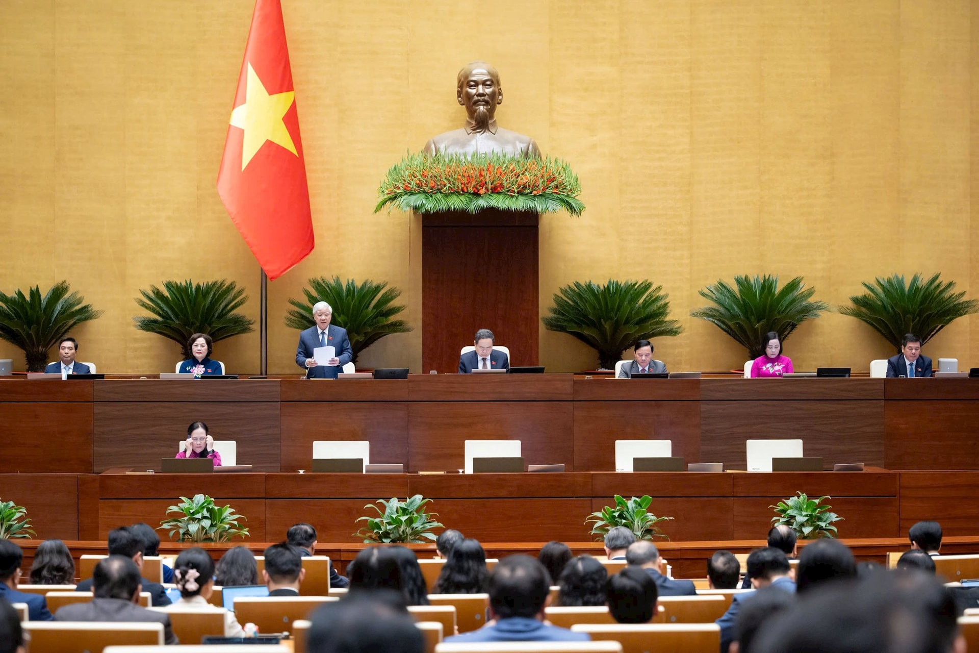 Quốc hội thông qua Nghị quyết Kỳ họp thứ Nhất với 100% tán thành