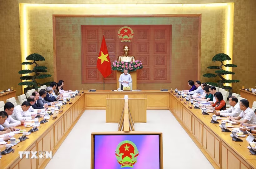 Thủ tướng Lê Minh Hưng làm việc với lãnh đạo Bộ Văn hóa, Thể thao và Du lịch. (Ảnh: Dương Giang/TTXVN)