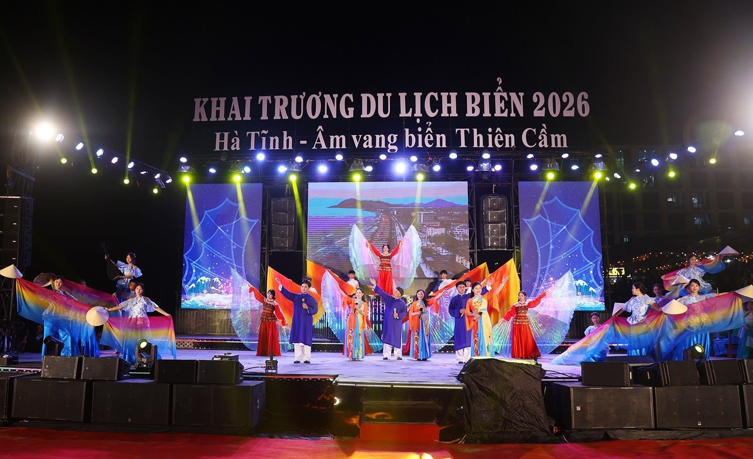 khai_truong_bien_ha_tinh_4.jpg