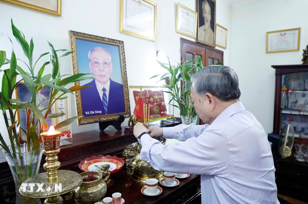 ttxvn-tong-bi-thu-chu-tich-nuoc-dang-tuong-tuong-nho-cac-dong-chi-lanh-dao-tien-boi-2604-5.jpg