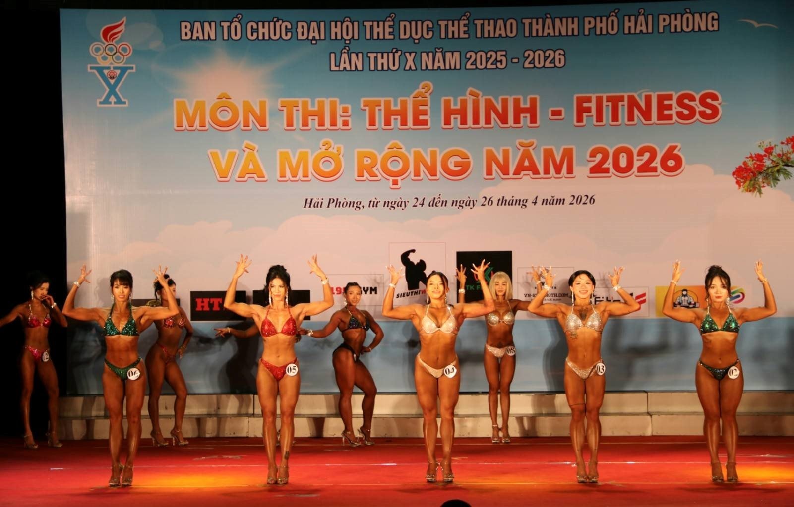 Gần 100 VĐV thể hình - fitness phô diễn sức mạnh và hình thể