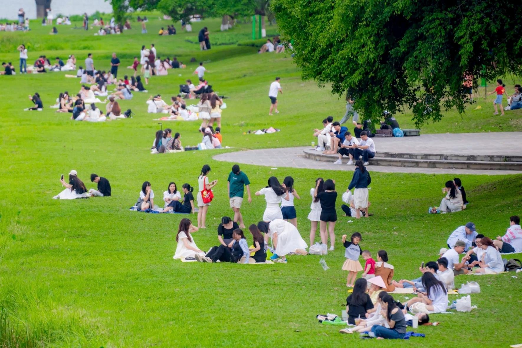 Huế bùng nổ du lịch dịp lễ, đón gần 1 triệu lượt khách