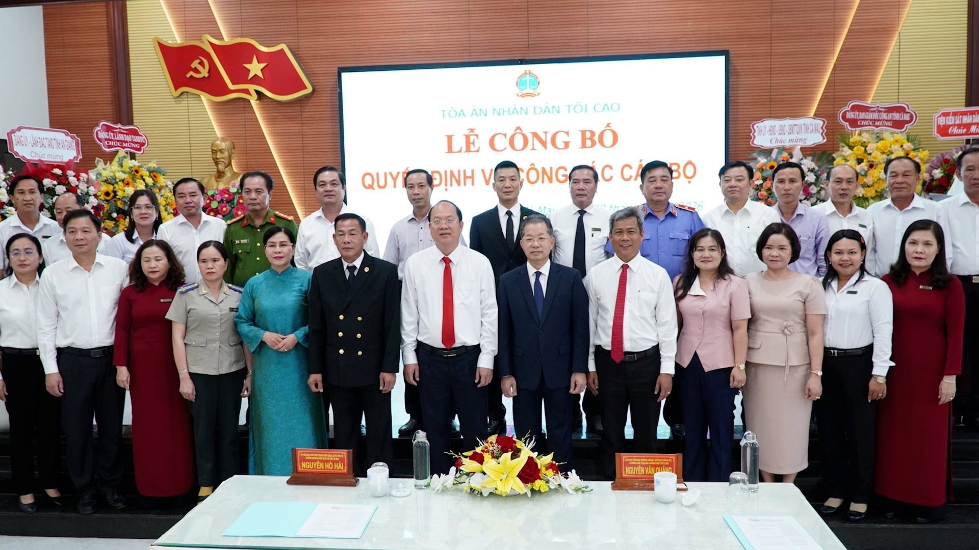 Chánh án Nguyễn Văn Quảng trao quyết định bổ nhiệm Chánh án TAND tỉnh Cà Mau