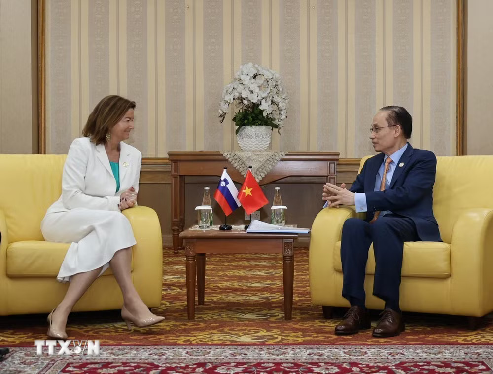 ttxvn-le-hoai-trung-tanja-fajon.jpg