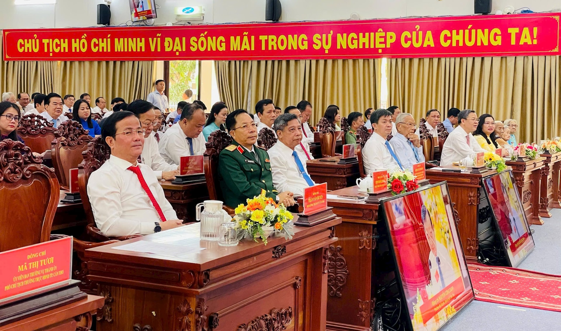 dai-bieu.jpg