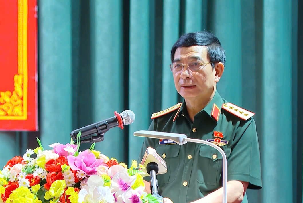 dai-tuong-phan-van-giang-5-(1).jpg