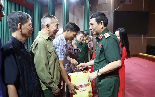 dai-tuong-phan-van-giang-7-.jpg
