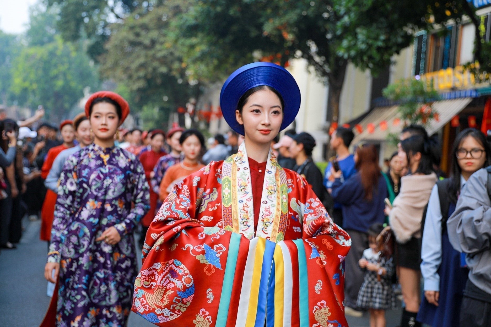vna_potal_vietnam_happy_fest_2025_dieu_hanh_viet_phuc_bach_hoa_hy_su__8455982.jpg