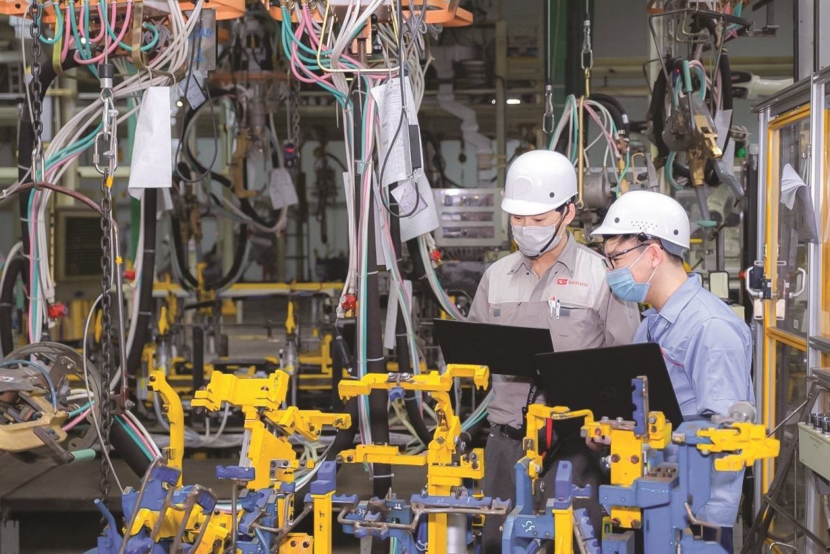 Cắt giảm nhân sự và áp lực chuyển đổi nghề: Thách thức mới của người lao động